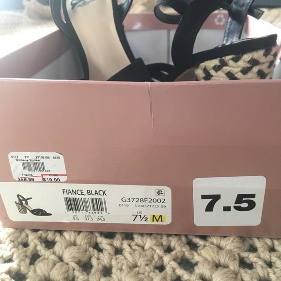 Fergalicious heels by Fergie open toe 3 1/2 “ heel - Picture 12 of 12